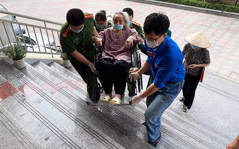 Màu áo xanh tình nguyện trong “Ngày hội non sông” -0