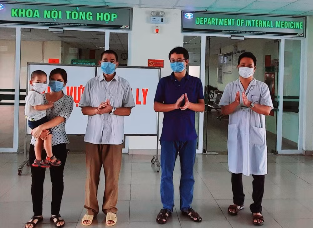 Hai ca Covid-19 nặng nhất miền Bắc đã khỏi bệnh -0