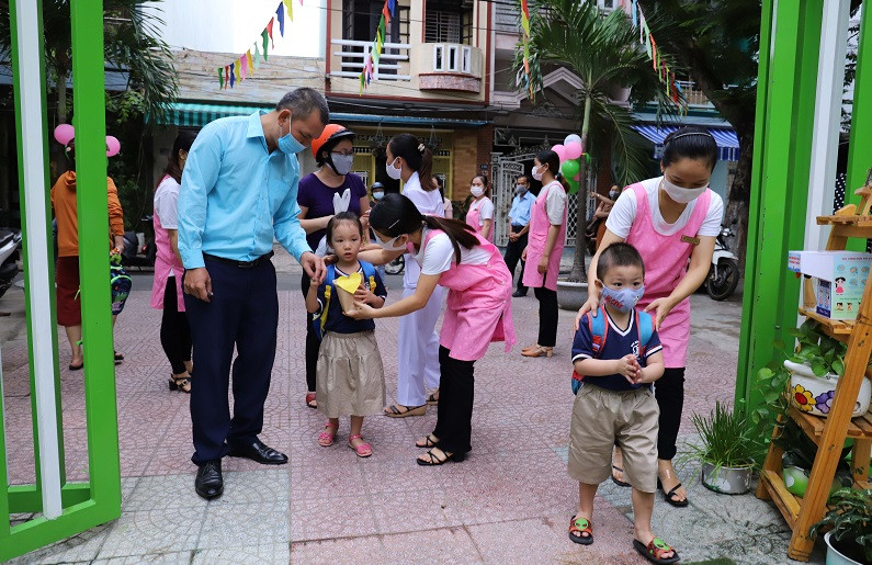 Đà Nẵng tổ chức cho học sinh uống sữa học đường ngay ngày đầu tựu trường ảnh 1 Đà Nẵng tổ chức cho học sinh uống sữa học đường ngay ngày đầu tựu trường -0