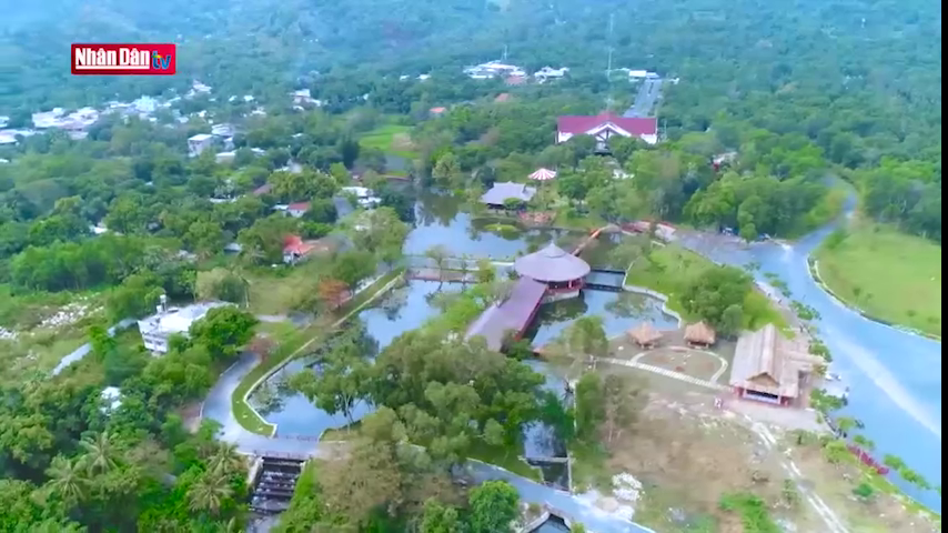 Thiên Cấm Sơn - "Nóc nhà miền Tây"