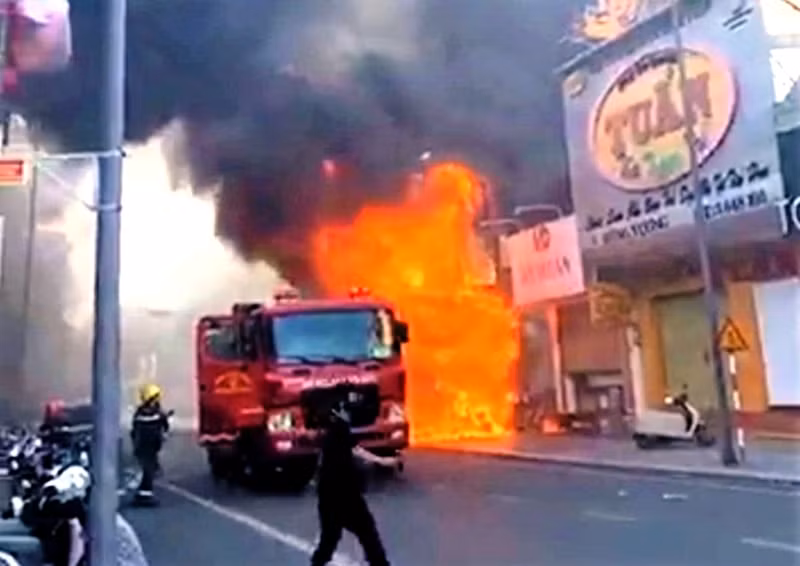 Cháy lớn shop thời trang ở trung tâm TP Huế