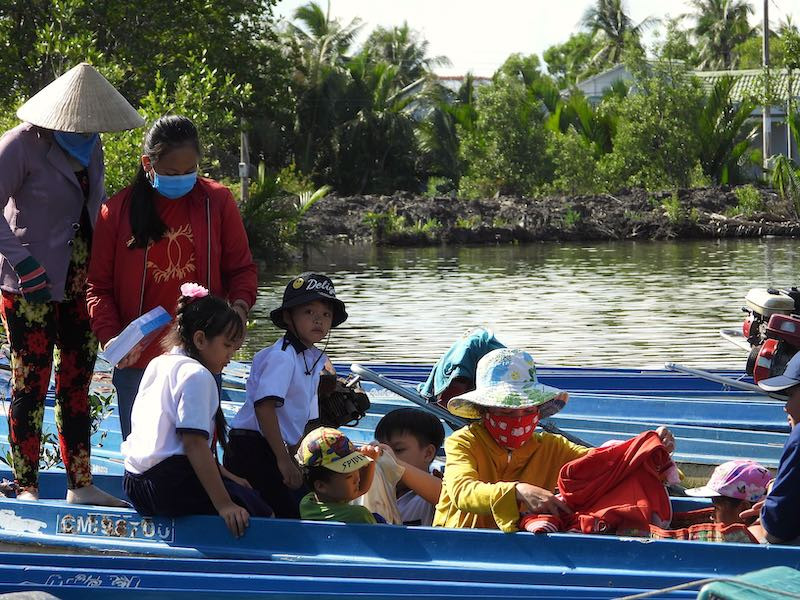 Học sinh tới trường Ấm áp ngày tựu trường vùng sông nước Cà Mau -0