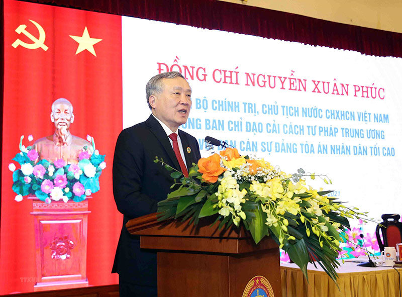 Đồng chí Nguyễn Hòa Bình, Ủy viên Bộ Chính trị, Bí thư Trung ương Đảng, Chánh án Tòa án nhân dân tối cao phát biểu. (Ảnh: TTXVN) Xây dựng tòa án và nền tư pháp công khai, minh bạch, vì nhân dân phục vụ -0