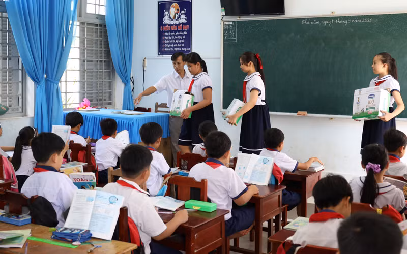 Bốn năm triển khai, sữa học đường “được lòng” thầy trò, phụ huynh Bến Tre -0