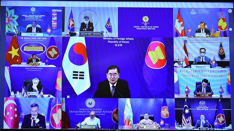 Bộ trưởng Ngoại giao các nước ASEAN, Bộ trưởng Ngoại giao Hàn Quốc Chung Eui-yong và Tổng Thư ký ASEAN cùng dự Hội nghị này. (Ảnh do báo Thế giới và Việt Nam cung cấp) Việt Nam tiếp nhận vai trò điều phối quan hệ ASEAN - Hàn Quốc -0