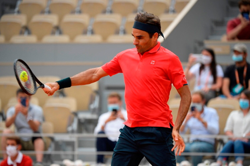 Federer gặp đôi chút khó khăn khi đối đầu Cilic, đặc biệt trong set 2 và set 3. (Ảnh: Roland Garros)