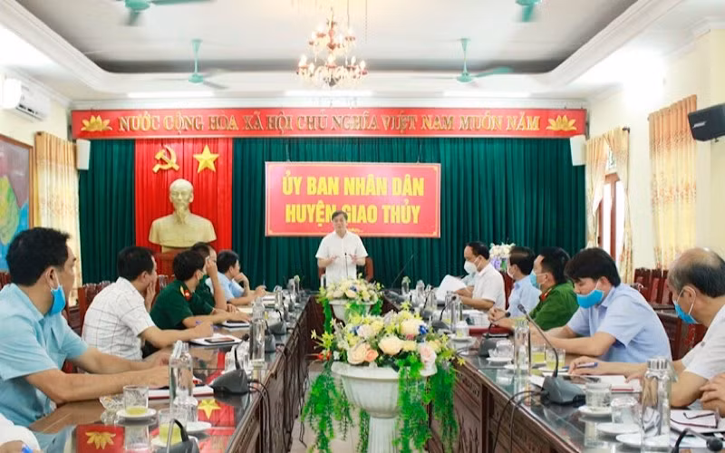 Lãnh đạo UBND tỉnh Nam Định chỉ đạo công tác phòng, chống dịch trên địa bàn huyện Giao Thuỷ, nơi vừa có ca Covid-19 mới.