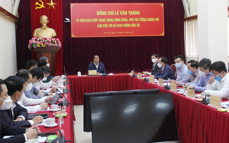 Tại buổi làm việc.