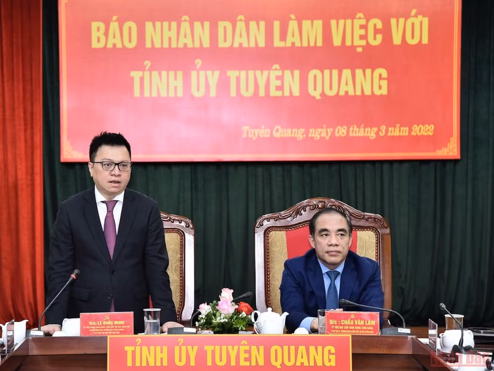Báo Nhân Dân thăm và tặng quà tại tỉnh Tuyên Quang -0