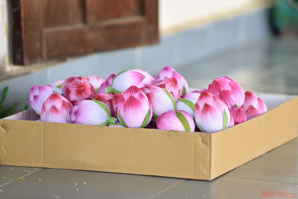 Làng nghề hoa giấy Thanh Tiên -0