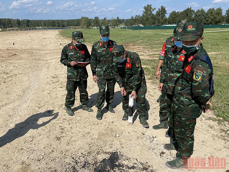 Đội tuyển Xe tăng Việt Nam khảo sát điều kiện sân bãi thi đấu tại thao trường Alabino. Những thuận lợi và khó khăn của đội tuyển Xe tăng Việt Nam tại vòng loại -0