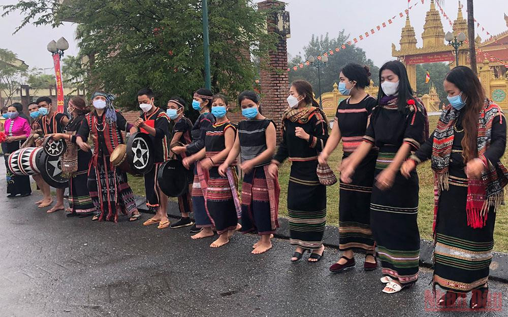 Trình diễn xoang của đồng bào các dân tộc Tây Nguyên tại Làng. Hoạt động tháng 3 “Màu xanh tôi yêu” tại Làng Văn hóa Du lịch các dân tộc Việt Nam -0