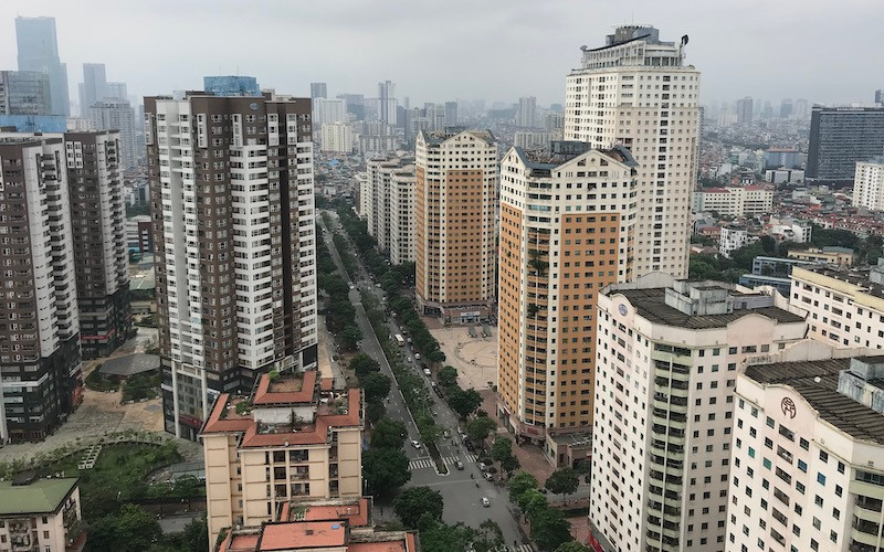 Chung cư bên đường Lê Văn Lương, Hà Nội.