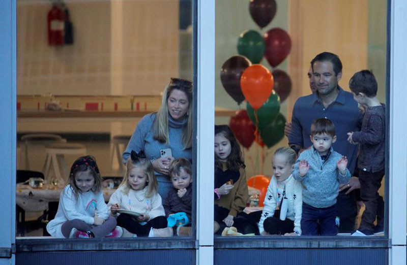 Niềm vui trên khuôn mặt những người theo dõi cuộc diễu hành. (Ảnh: Reuters) thanksgiving -0