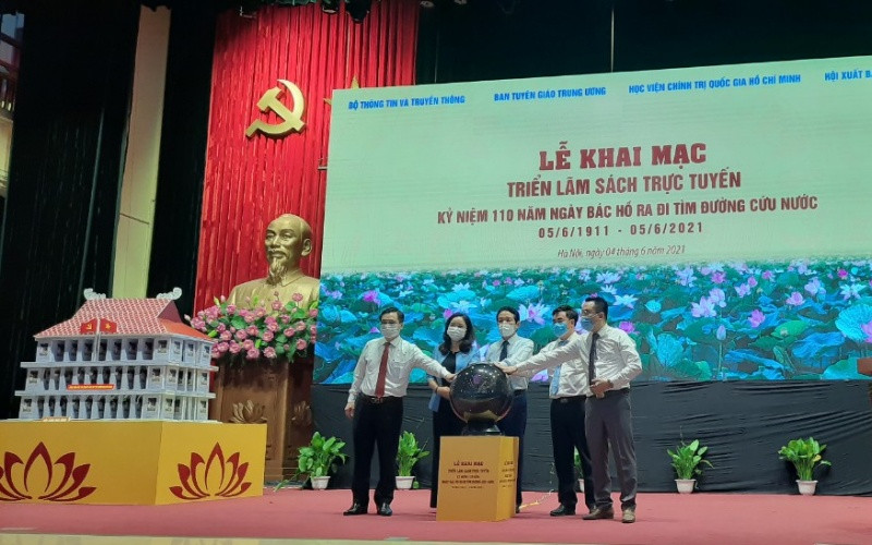 Khai mạc Triển lãm sách trực tuyến Kỷ niệm 110 năm Ngày Bác Hồ ra đi tìm đường cứu nước.