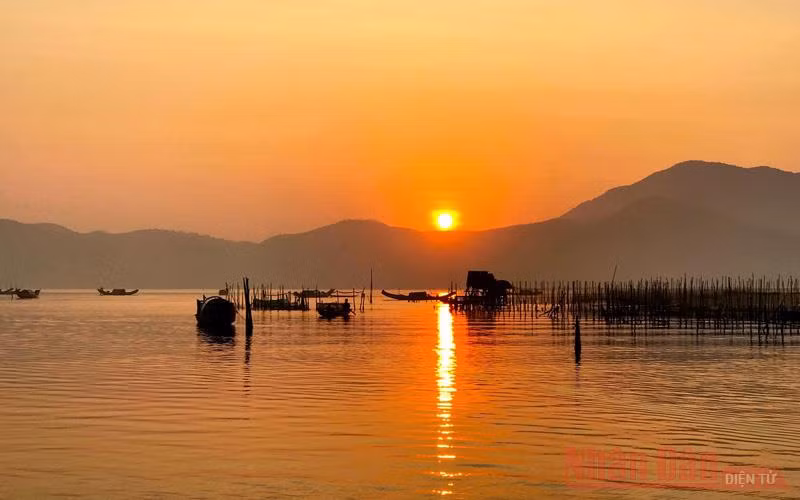 Lênh đênh đầm phá Cầu Hai, cửa biển Tư Hiền -0