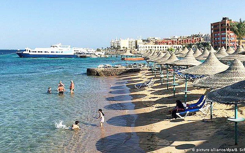 Thành phố nghỉ dưỡng Hurghada nằm bên bờ Biển Đỏ sẽ được mở lại đón khách du lịch nước ngoài (Ảnh: DW) Đất nước Kim tự tháp đón khách quốc tế trở lại -0