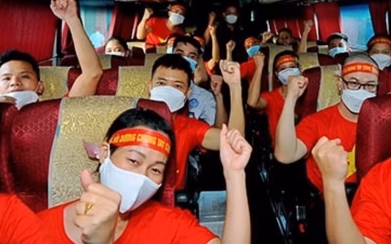 Thêm nhiều đoàn y tế các địa phương lên đường vào miền nam chống dịch -0