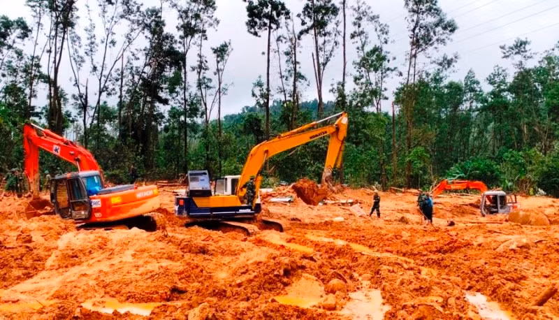 Tìm thấy sáu thi thể đầu tiên trong đoàn công tác cứu hộ, cứu nạn -0