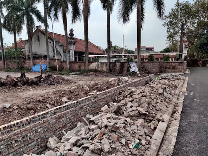 Một phần khuôn viên chùa Vàng bị đập tường, chặt cây và xây thụt lùi vào phía trong. Bộ Văn hóa, Thể thao và Du lịch yêu cầu xử lý dứt điểm việc xâm phạm di tích chùa Vàng -0