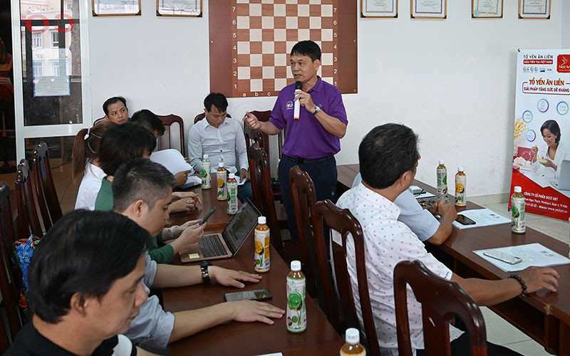 Ông Nguyễn Tiến Hùng, Tổng trọng tài quốc gia trả lời các câu hỏi của phóng viên. Ảnh: DUY LINH Họp báo Giải vô địch bóng bàn toàn quốc Báo Nhân Dân -0