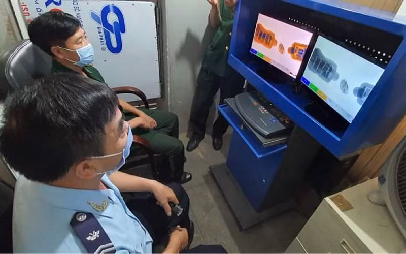 Bắt giữ hàng trăm kg ma túy giấu trong 11 pho tượng gỗ -0