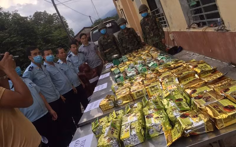 Hàng trăm kg ma túy giấu trong pho tượng bị lực lượng chức năng bắt giữ.