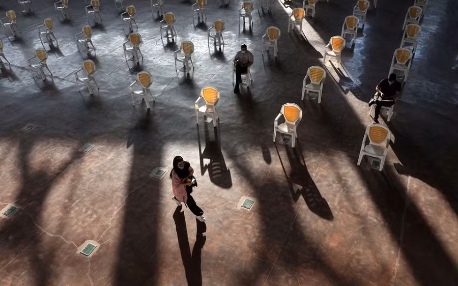 Một trung tâm tiêm chủng ở Tehran, Iran. (Ảnh: REUTERS)