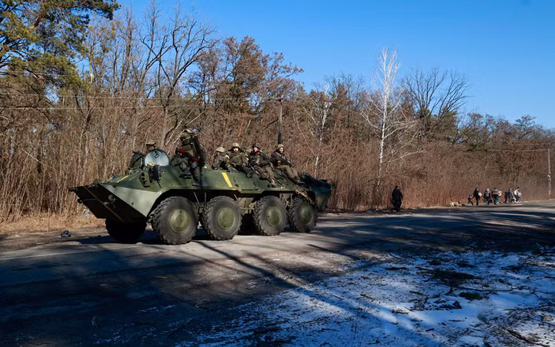 Xe quân sự của Ukraine tại vùng Vyshgorod, gần thủ đô Kiev, ngày 10/3. (Ảnh: Reuters)