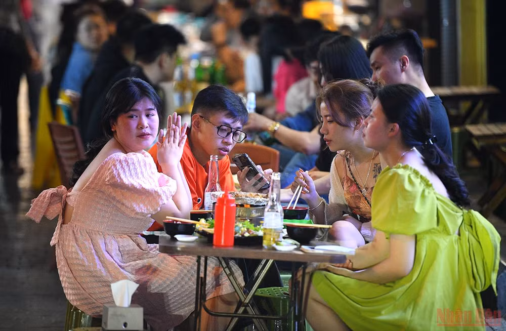 Hà Nội chính thức bỏ quy định quán ăn được mở cửa đến 21 giờ -0