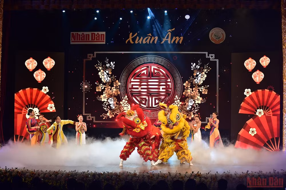 Báo Nhân Dân mang “Xuân ấm” về với người nghèo -0