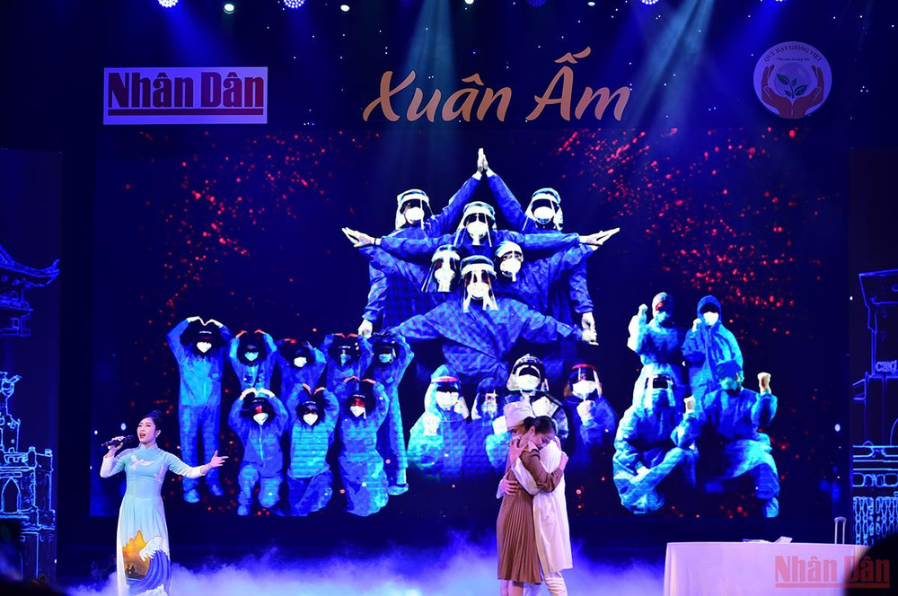 Báo Nhân Dân mang “Xuân ấm” về với người nghèo -0
