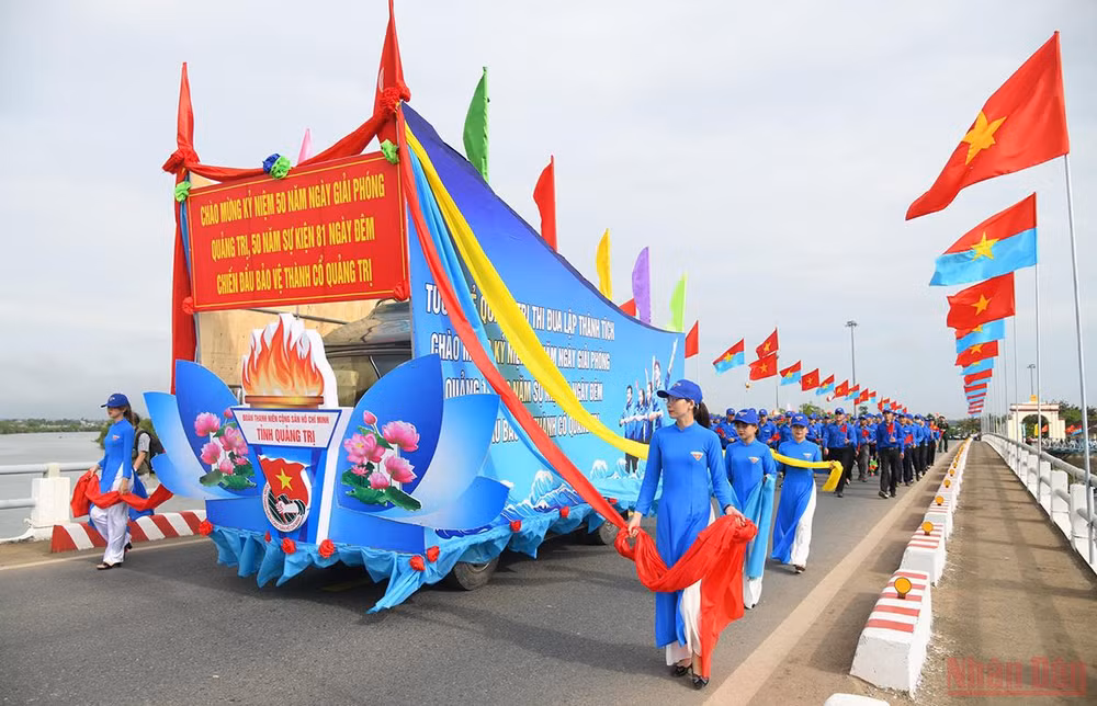 Chủ tịch nước Nguyễn Xuân Phúc dự Lễ thượng cờ thống nhất non sông -0