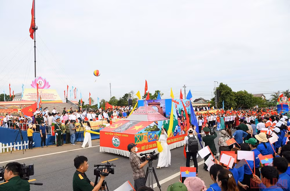 Chủ tịch nước Nguyễn Xuân Phúc dự Lễ thượng cờ thống nhất non sông -0