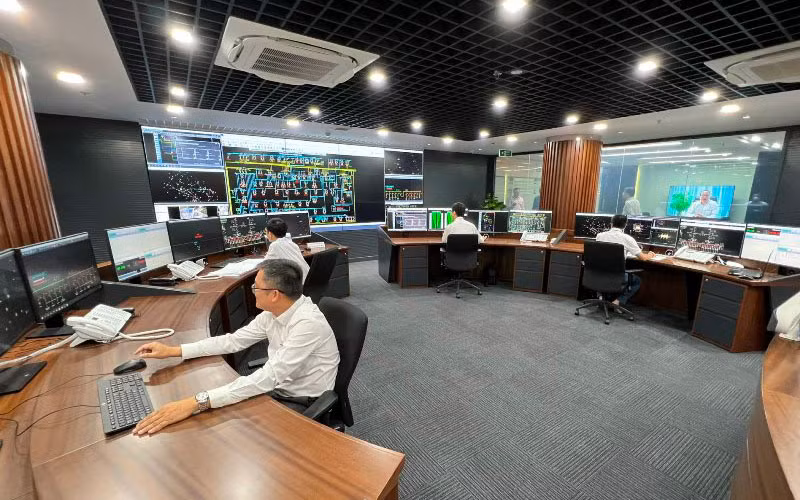 Trung tâm điều khiển hệ thống điện giúp Tổng công ty Điện lực thành phố Hồ Chí Minh khắc phục các sự cố hoàn toàn tự động thay vì thực hiện thao tác thủ công như trước đây. 