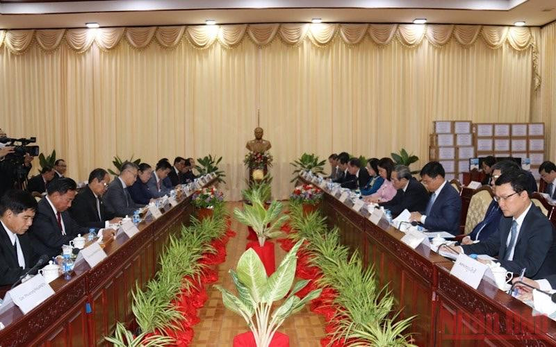 Toàn cảnh cuộc hội đàm giữa Đoàn đại biểu cấp cao Ban Tổ chức Trung ương Đảng và Đoàn đại biểu cấp cao Ban Tổ chức Trung ương Đảng Nhân dân Cách mạng Lào, sáng 31/5. (Ảnh: XUÂN SƠN) Tăng cường quan hệ đoàn kết đặc biệt, hợp tác toàn diện Việt Nam-Lào -0