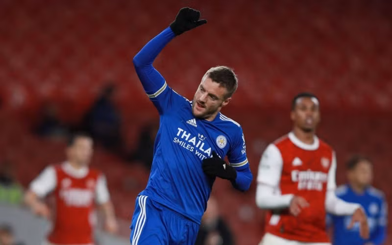 J. Vardy ghi bàn thắng duy nhất của trận đấu cho Leicester.