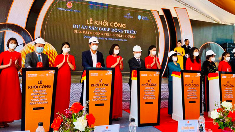 Các đại biểu ấn nút khởi công sân golf Đông Triều có tổng mức đầu tư hơn 1.200 tỷ đồng. Quảng Ninh: Khởi công 4 dự án trọng điểm với tổng vốn đầu tư 280 nghìn tỷ đồng -0