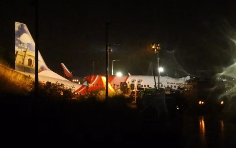 Ít nhất 16 người chết trong vụ tai nạn máy bay hồi hương công dân Ấn Độ -0