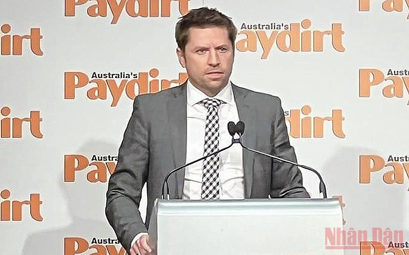 Ông Scott Williamson, Tổng Giám đốc Blackstone Minerals, chia sẻ ý kiến tại Hội nghị Khoáng sản Pin 2022 ở Australia. Cơ hội đi đầu xu hướng điện khí hóa giao thông xanh ở Việt Nam -0