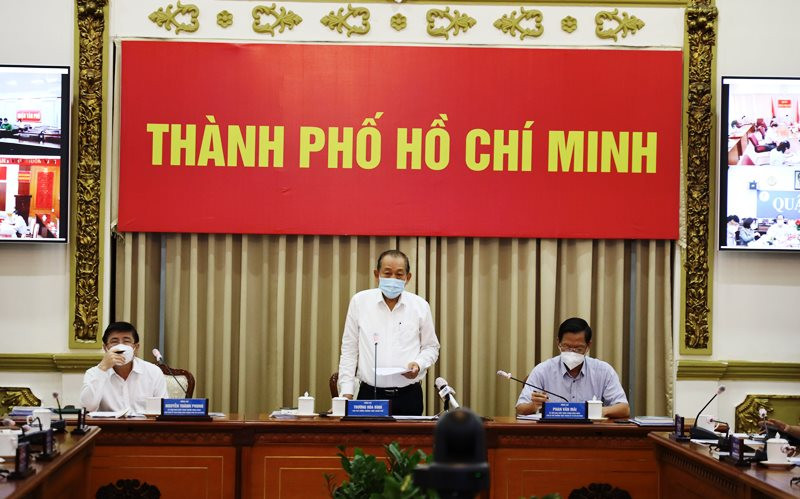 Phó Thủ tướng Thường trực Trương Hòa Bình phát biểu chỉ đạo tại cuộc họp.