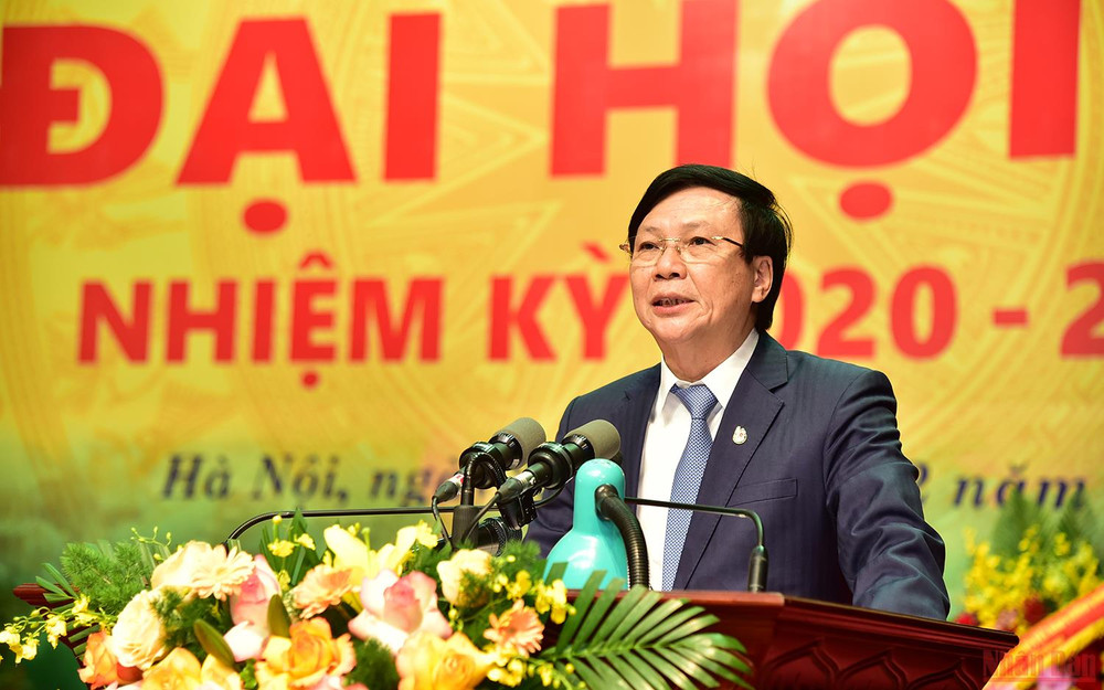 Đồng chí Hồ Quang Lợi, Phó Chủ tịch Thường trực Hội Nhà báo Việt Nam, trình bày Báo cáo Chính trị của Ban Chấp hành khóa X trình Đại hội XI. (Ảnh: THÀNH ĐẠT) Đại hội của nhiều đổi mới, sáng tạo và đột phá -0
