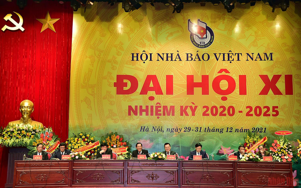 Đoàn chủ tịch điều hành Đại hội. (Ảnh: THÀNH ĐẠT)