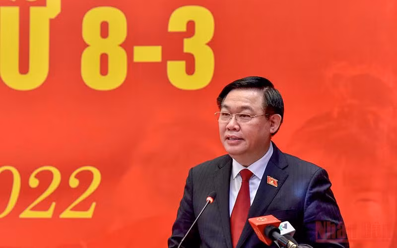 Chủ tịch Quốc hội Vương Đình Huệ phát biểu chúc mừng đội tuyển bóng đã nữ quốc gia Việt Nam. (Ảnh: Đăng Anh)