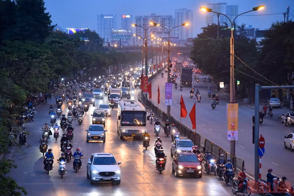 Đường phố Hà Nội ùn tắc trước kỳ nghỉ lễ 30/4-1/5 -0