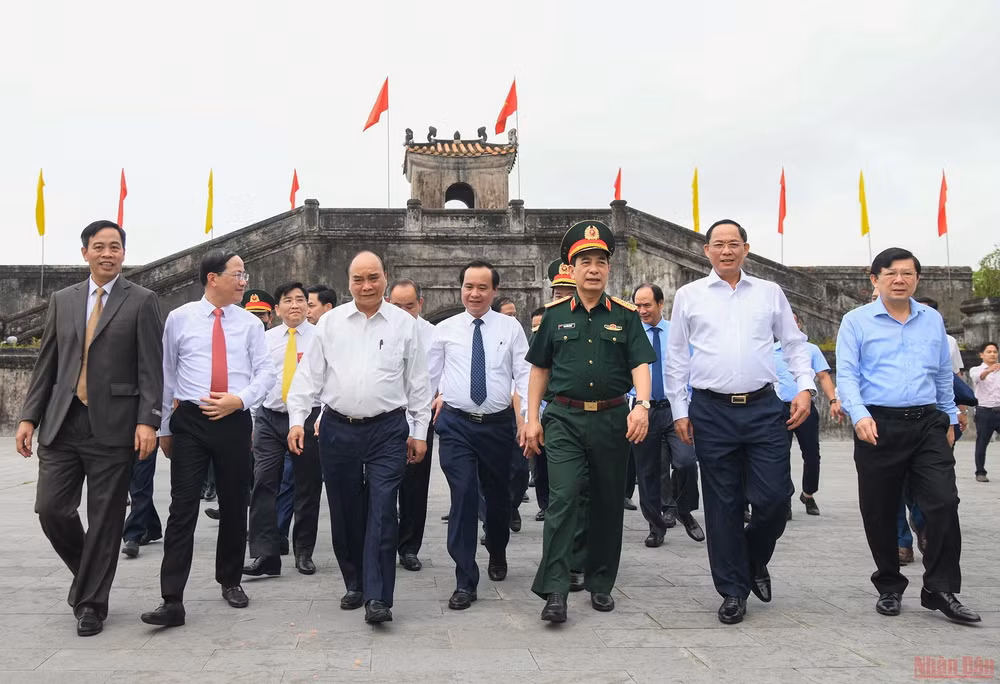 Chủ tịch nước Nguyễn Xuân Phúc dâng hương Thành cổ Quảng Trị và Khu lưu niệm Tổng Bí thư Lê Duẩn -0