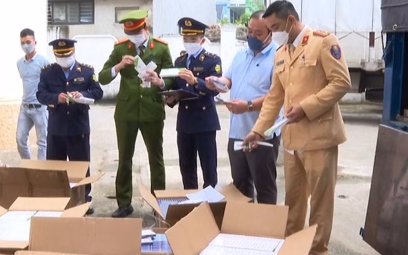 Phát hiện và thu giữ hàng nghín kit test nhập lậu -0