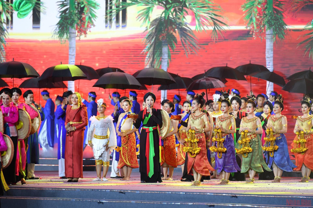 (Ảnh: Thành Đạt) Những màn trình diễn ấn tượng trong Lễ bế mạc SEA Games 31 -1