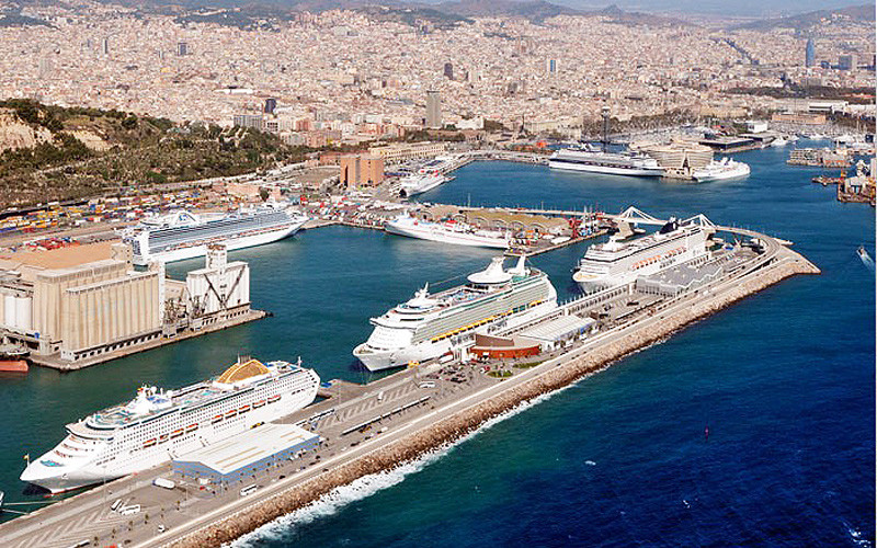 Barcelona đề xuất đánh thuế du lịch với du thuyền. Muôn kiểu đối phó với du lịch quá tải tại châu Âu -0