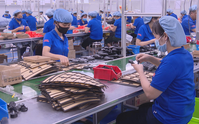 Sau khi đào tạo nghề, nhiều lao động nông thôn ở Hà Nam đã vào làm việc tại các khu công nghiệp với thu nhập ổn định. (Ảnh: Đào Phương)